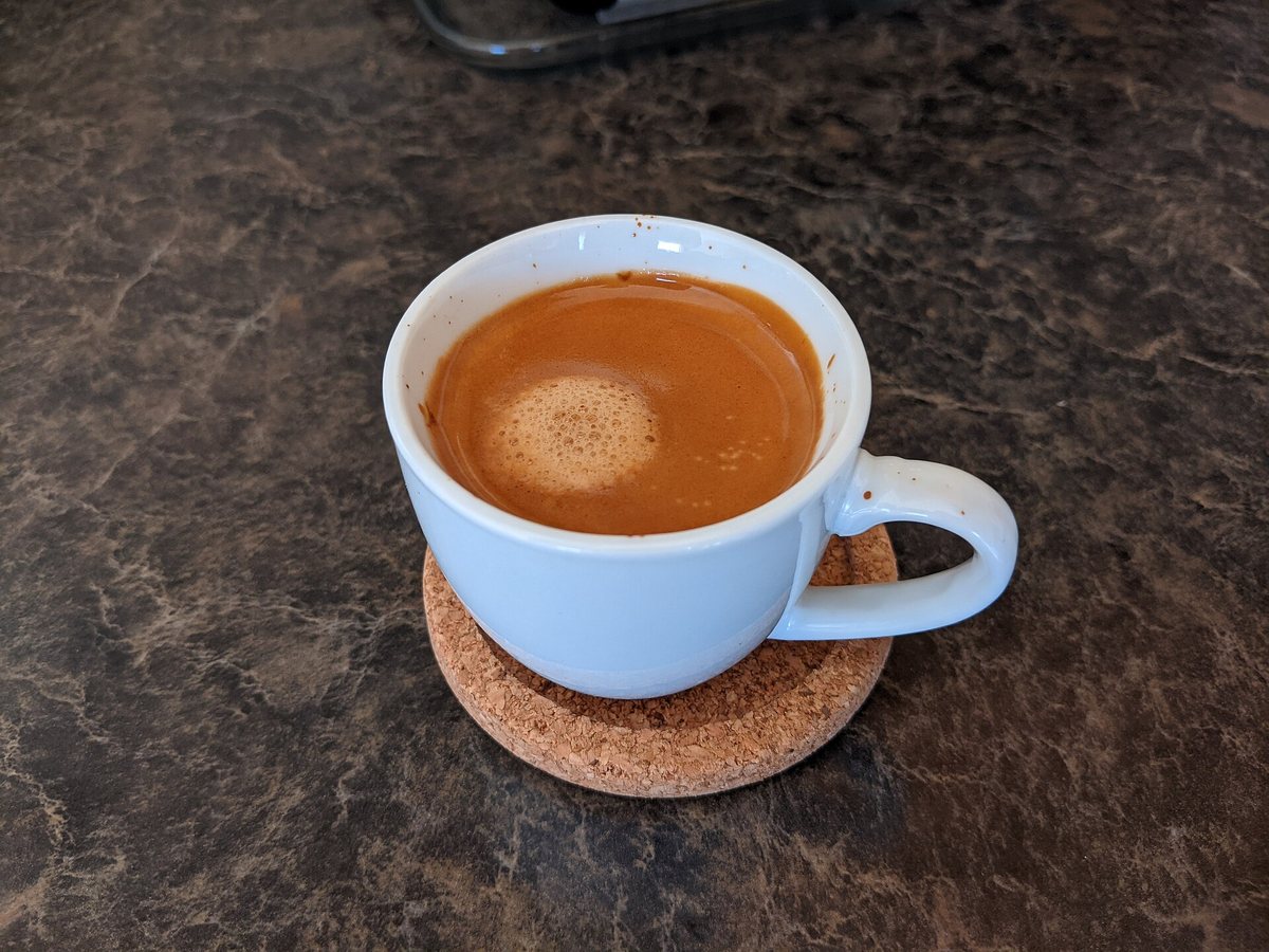 Crema, sitting on the shot. It's beautiful, it photographs well, and — see below — it's telling you less than you think