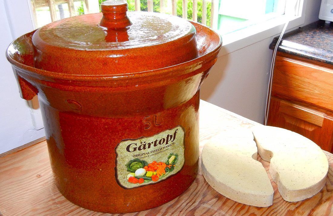 A five-litre German water-sealed crock with its lid and its two-piece ceramic weight — a Gärtopf, label and all