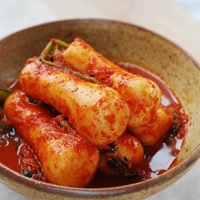 Chonggak Kimchi (Ponytail Radish Kimchi)
