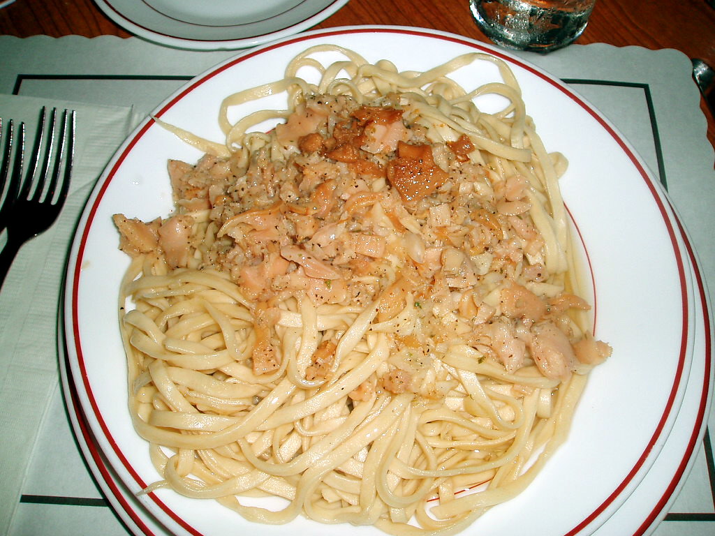 Linguine with White Clam Sauce (Linguine alle Vongole)