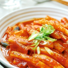 Tteokbokki (Spicy Stir-Fried Rice Cakes)
