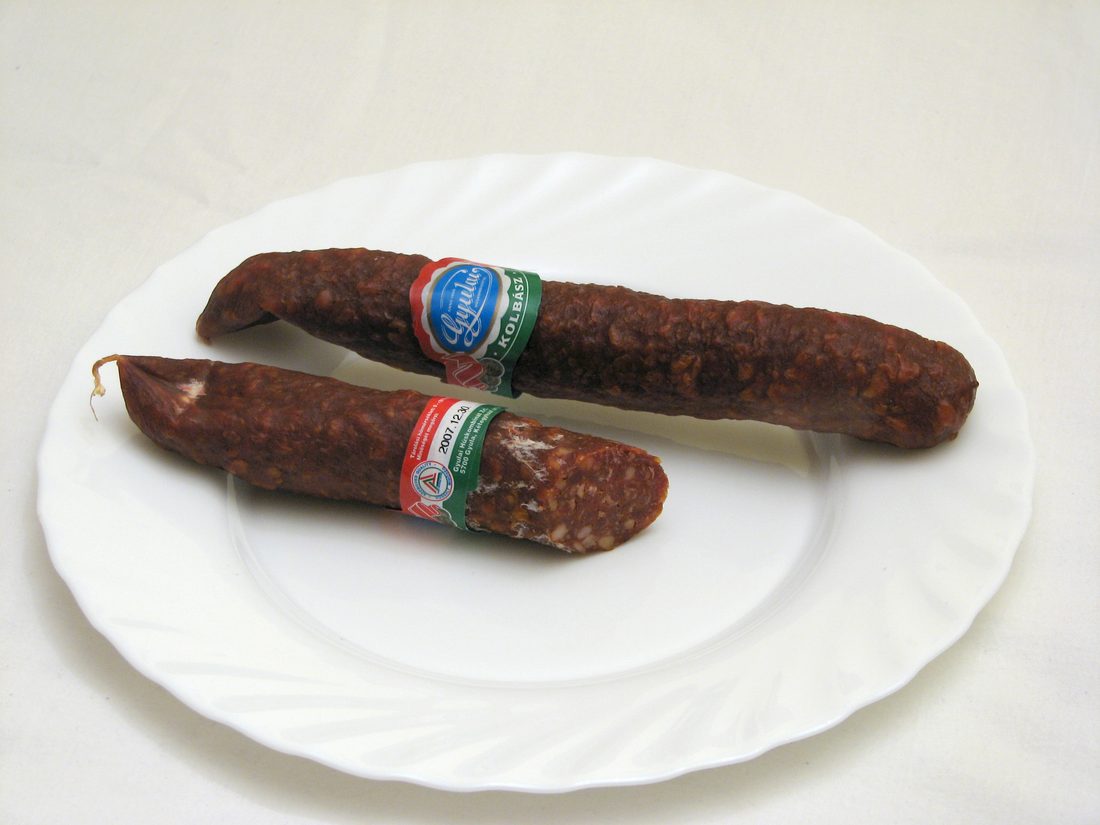 Gyulai kolbász — the beech-smoked dry sausage of Gyula that took gold at the 1935 Brussels exhibition.