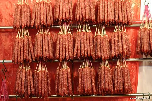 Lap cheong hung to wind-dry — the sweet, rose-wine-scented Cantonese pork sausage of the south.